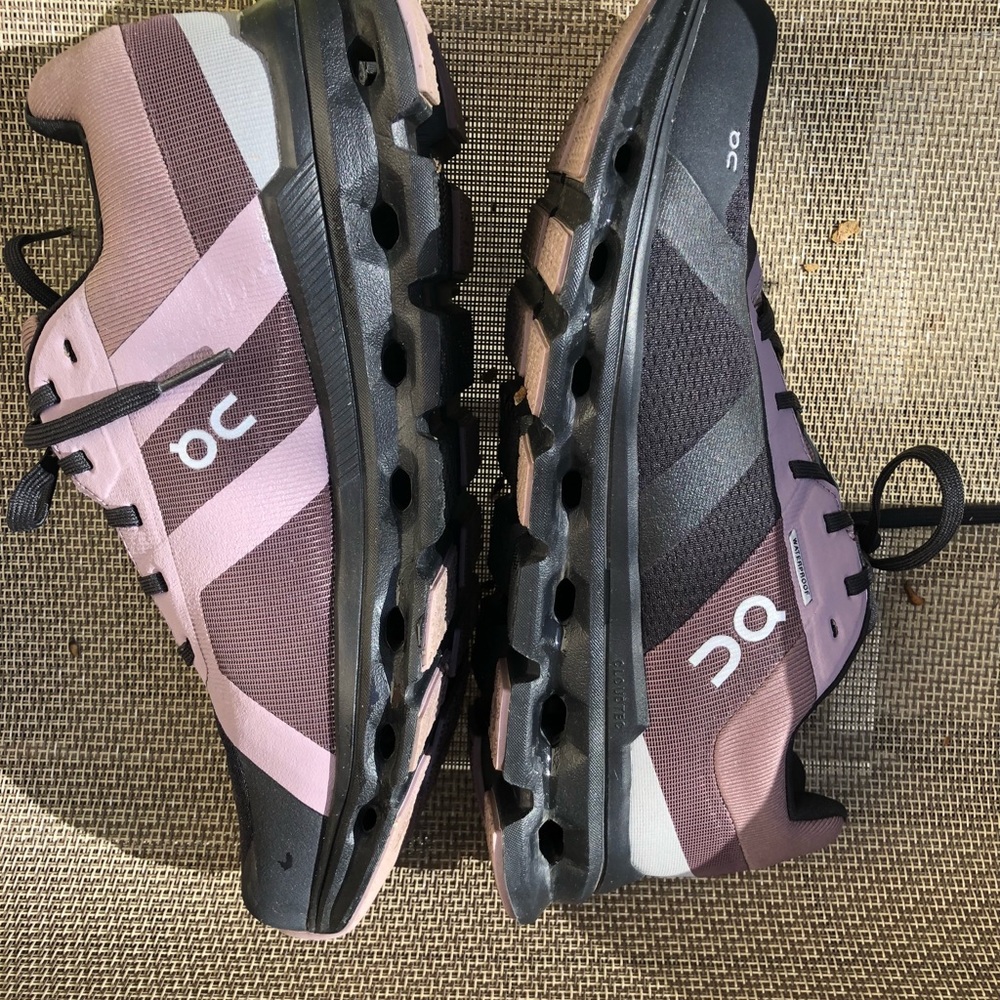 ON shoes-cloud runner